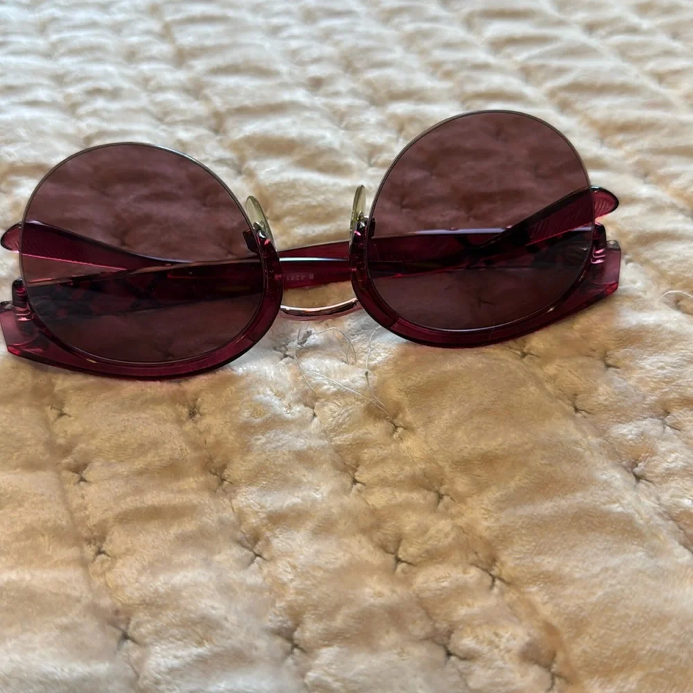 Burberry sunglasses - Picture 1 of 3